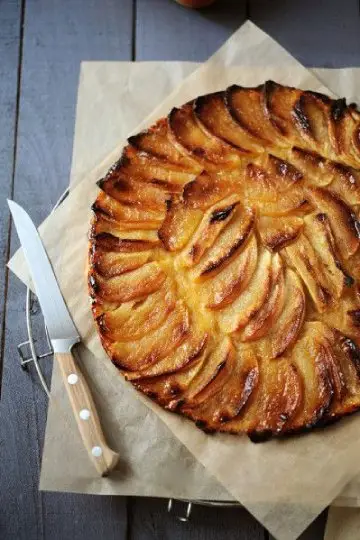 Tarta fina de manzana y hojaldre gran tamaño