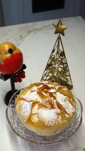 Tarta crujiente de crema catalana y albaricoques 