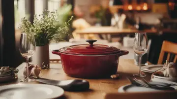 Llata de Ternera asada en cocotte de romero en servicio para trinchado