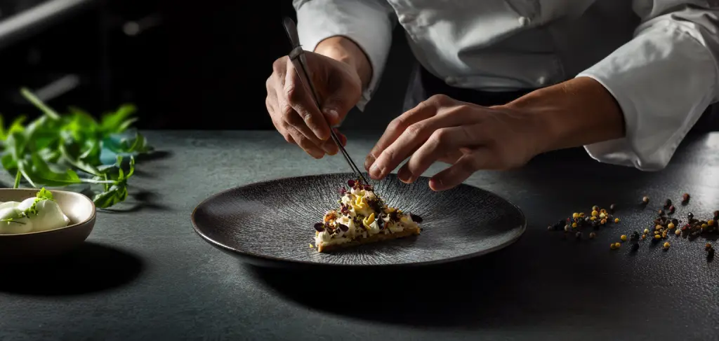 Emplatado en la cocina, triángulo dorado