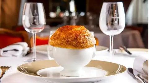 Sopa de Verduras Foie y Hojaldre