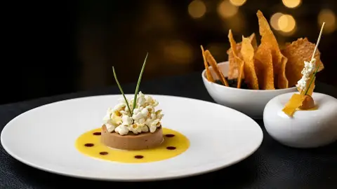 Receta de Paté Clásico con Caldo de Maíz y Palomitas